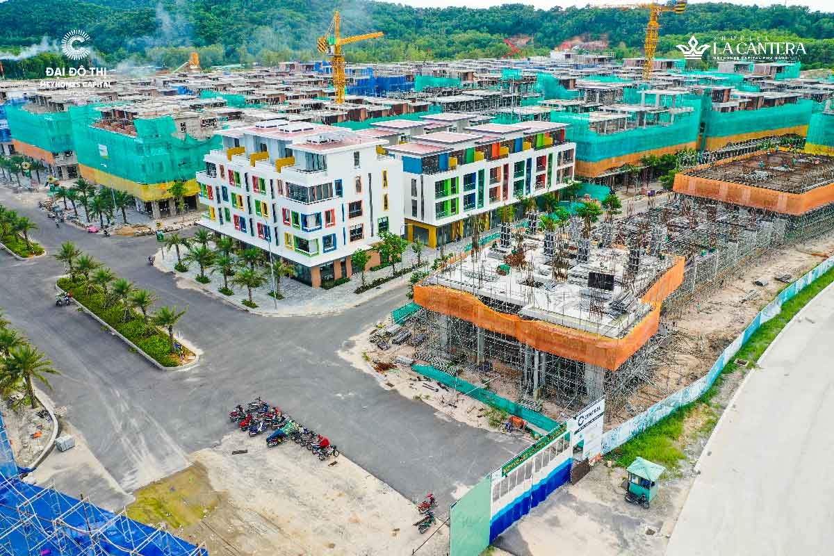 Tiến-độ-xây-dựng-Shoptel-La-Cantera-Meyhomes-Capital-Phú-Quốc
