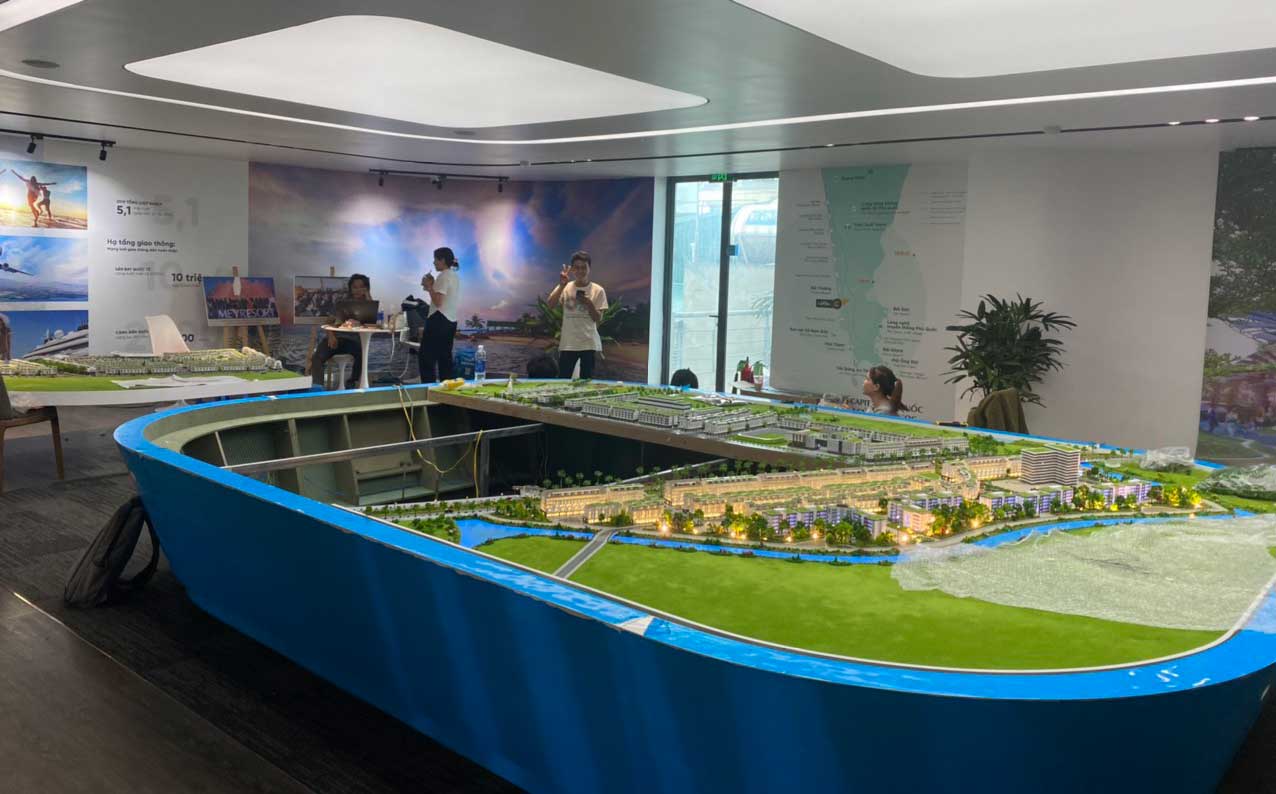 Sa-bàn-Meyhomes-Capital-Crystal-City